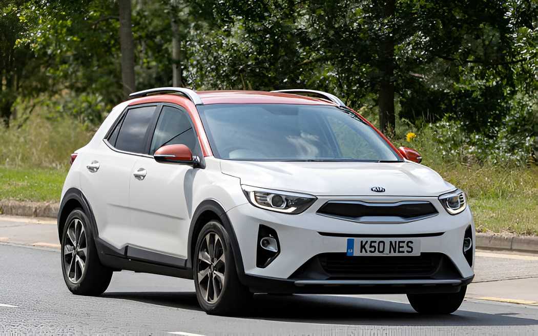 Kia Stonic parked on a sunny road with a vibrant design and sporty look.