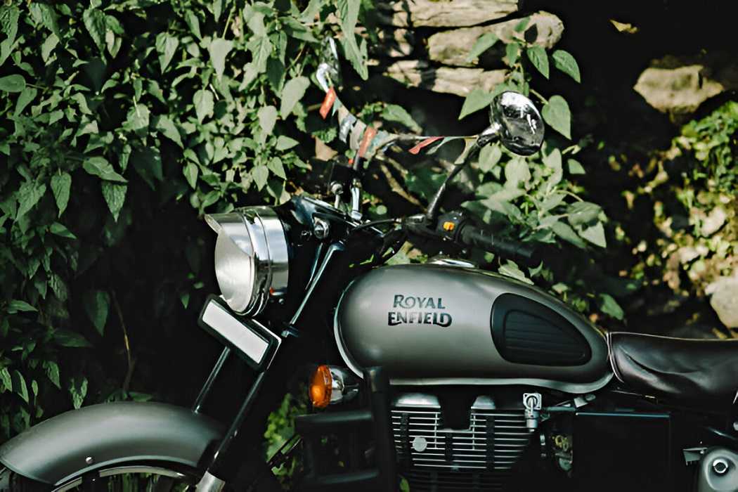 Royal Enfield motorcycles lined up showcasing different models like Classic 350, Meteor 350, and Himalayan.